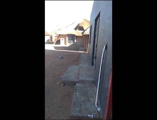 1,078M² BUSINESS FOR SALE IN LETHLABILE